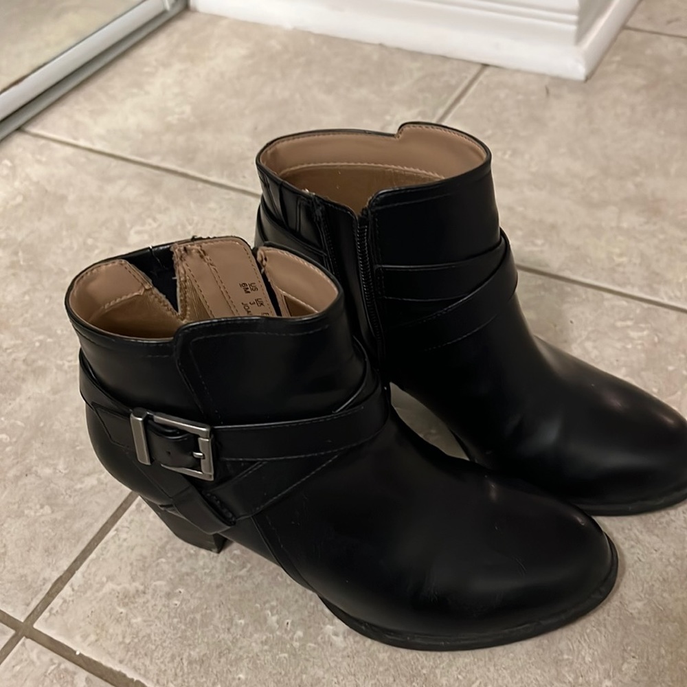 Abel’s boots for winter or rainy days.worn two or three times.looks like new.
